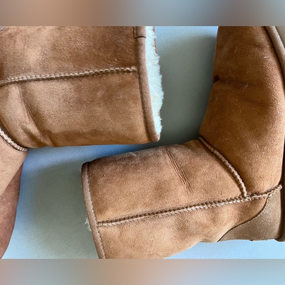 UGG Boots Classic Short II in Camel - Picture 5 of 6